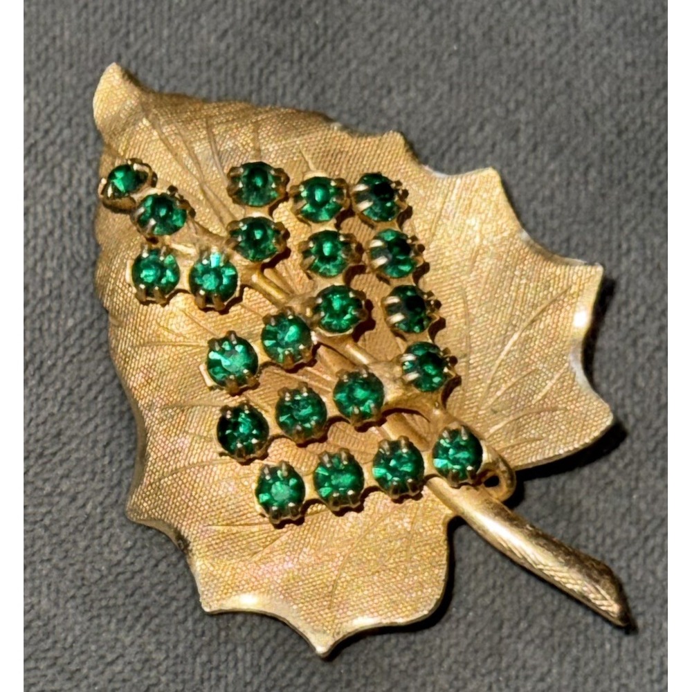Vintage Gold-Tone Green Rhinestone Brooch Pin Textured Crosshatch Design